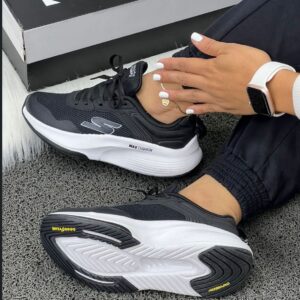 SKECHERS MAX CUSHIONING